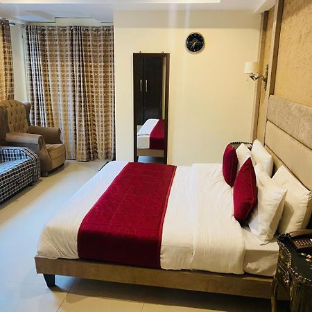Manila Heights Hotel Naran Extérieur photo