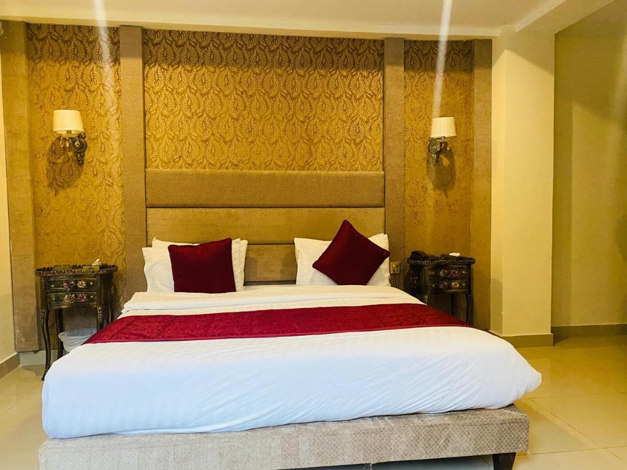 Manila Heights Hotel Naran Extérieur photo